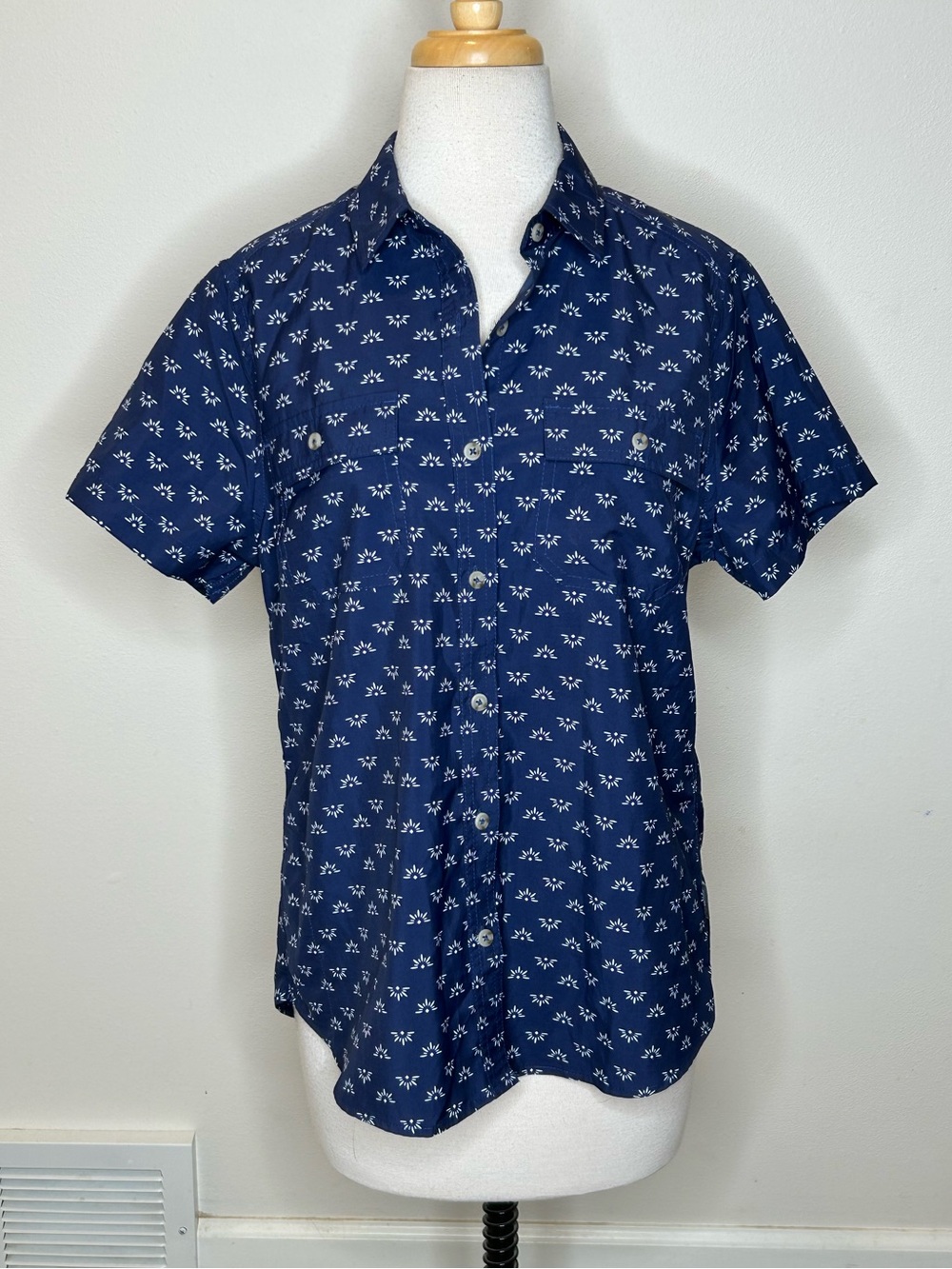 Eddie Bauer Navy Short-Sleeve Adventure Shirt Size M NWT
